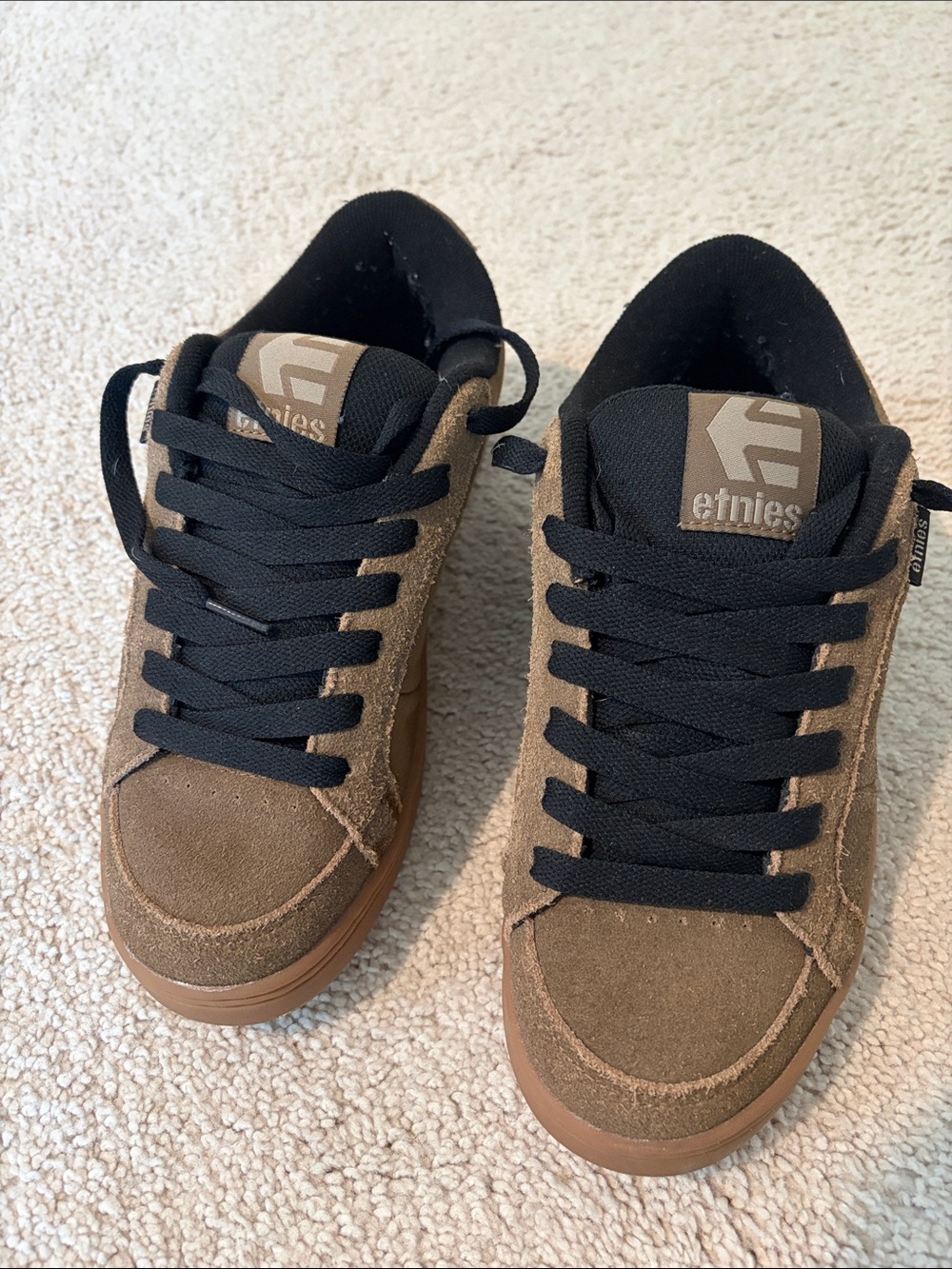 Etnies Brown Suede Athletic Skate Sneakers with Black Accents
